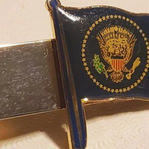 Presidential seal tie bar with blue flag